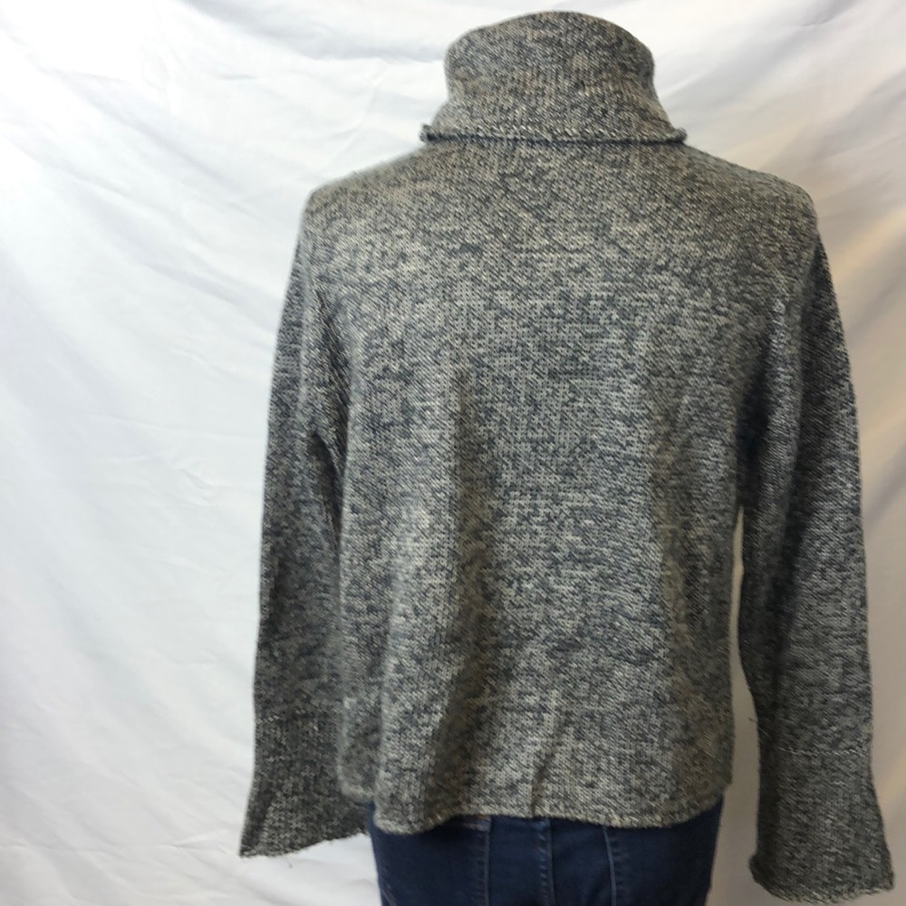 Charcoal & white bell sleeve turtleneck sweater - Picture 5 of 5